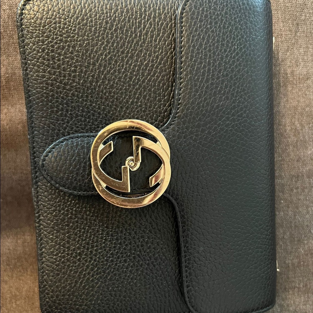 Gucci interlocking bag comes with bag. Authentic